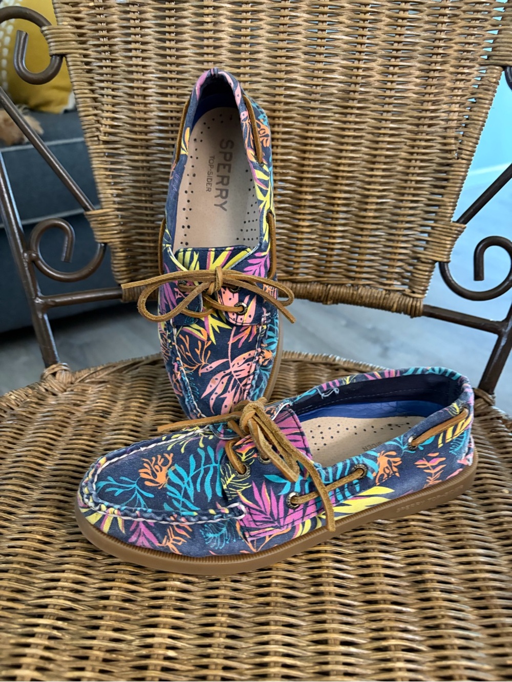 Sperry Women’s Shoes Sz 6 Tropical Print Boat Shoes - Navy Multi NWOB